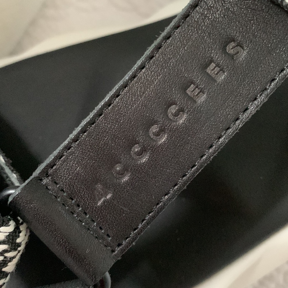 ❤️🔥❤️4CCCCEES BLACK & White sport sandal size 7 or 9 US❤️🔥❤️ - Picture 11 of 11